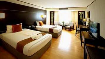Superior Room, Bathtub (Superior room) | Minibar, in-room safe, desk, free cots/infant beds