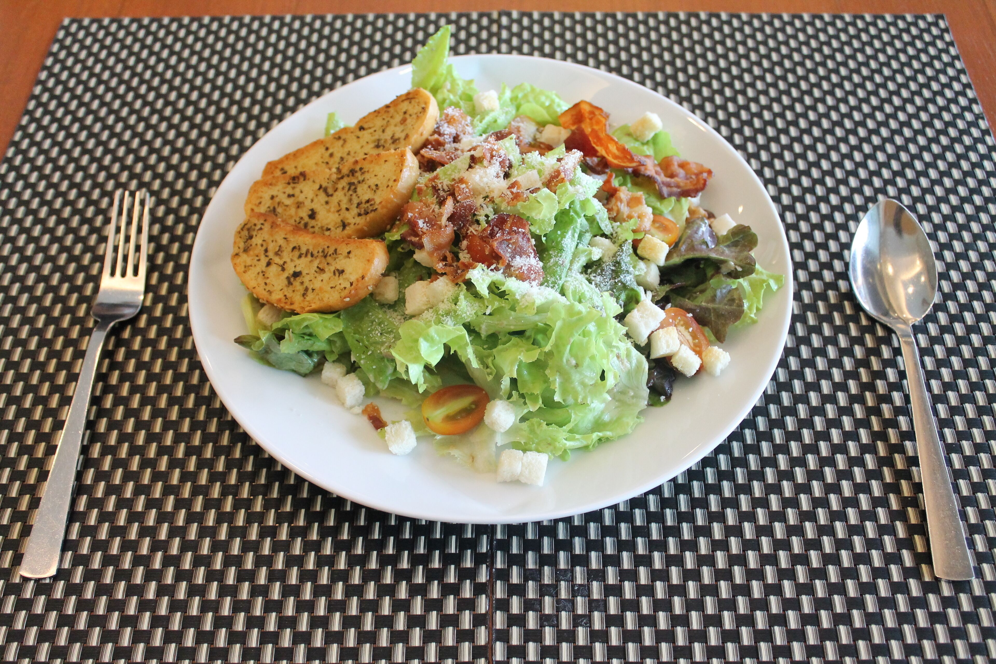 2 ristoranti, aperti a colazione e a pranzo, cucina internazionale