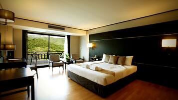 Deluxe Room, Balcony | Minibar, in-room safe, desk, free cribs/infant beds