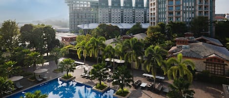 Deluxe Pool View Room