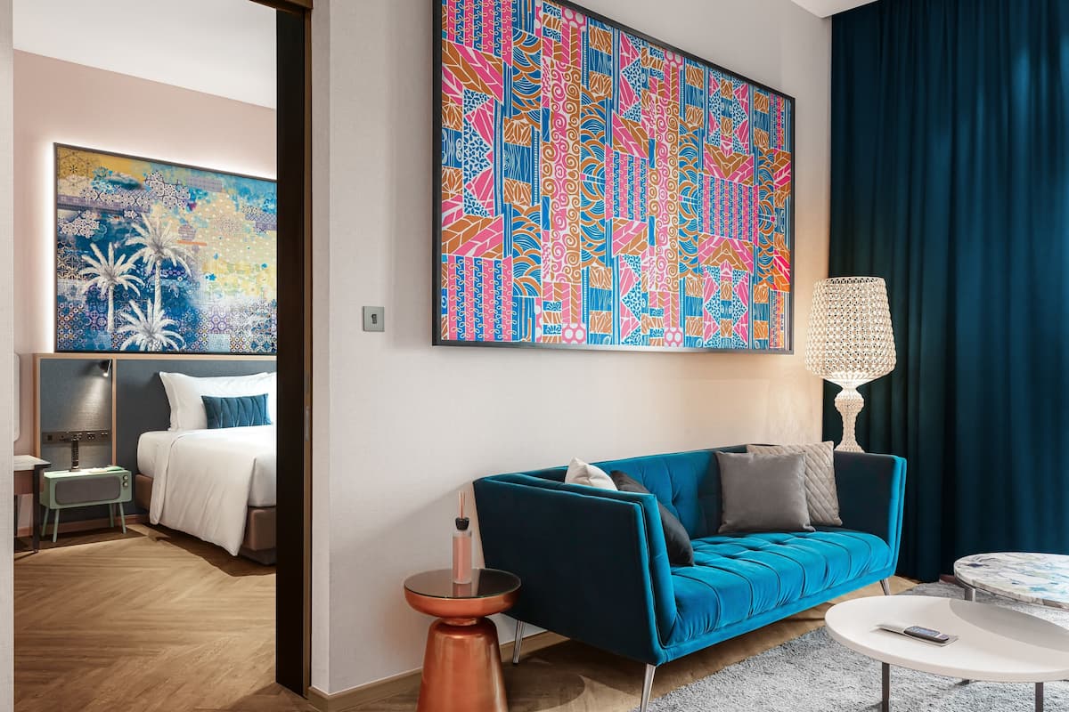 Deluxe Suite | Living area | LCD TV