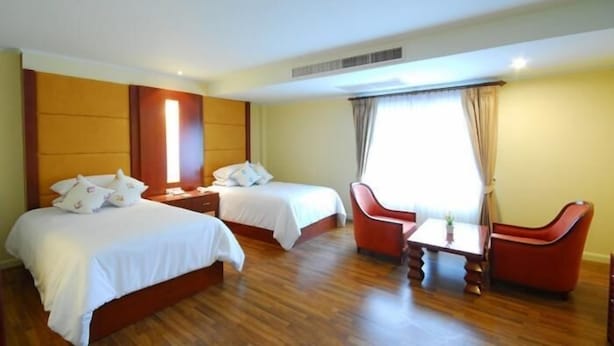Minibar, in-room safe, desk, blackout drapes - Hip Bangkok (Bangkok)