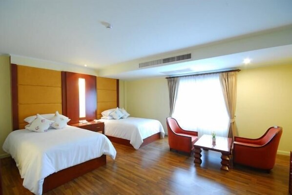 Minibar, in-room safe, desk, blackout drapes - Hip Bangkok (Bangkok)