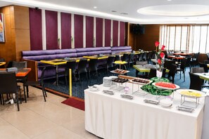 Se sirven desayunos, almuerzos y cenas