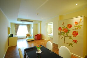 Junior Suite | Living area - Hip Bangkok (Bangkok)