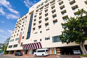Building design - Hip Bangkok (Bangkok)