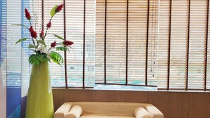 Lobby sitting area - Hip Bangkok (Bangkok)