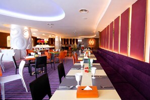 Breakfast, lunch and dinner served - Hip Bangkok (Bangkok)