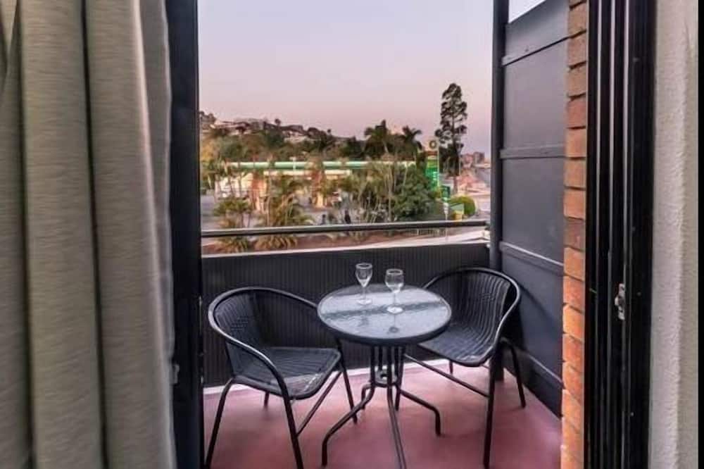 Kingsford Riverside Inn
