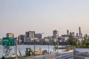 City view - Kingsford Riverside Inn (Hamilton)
