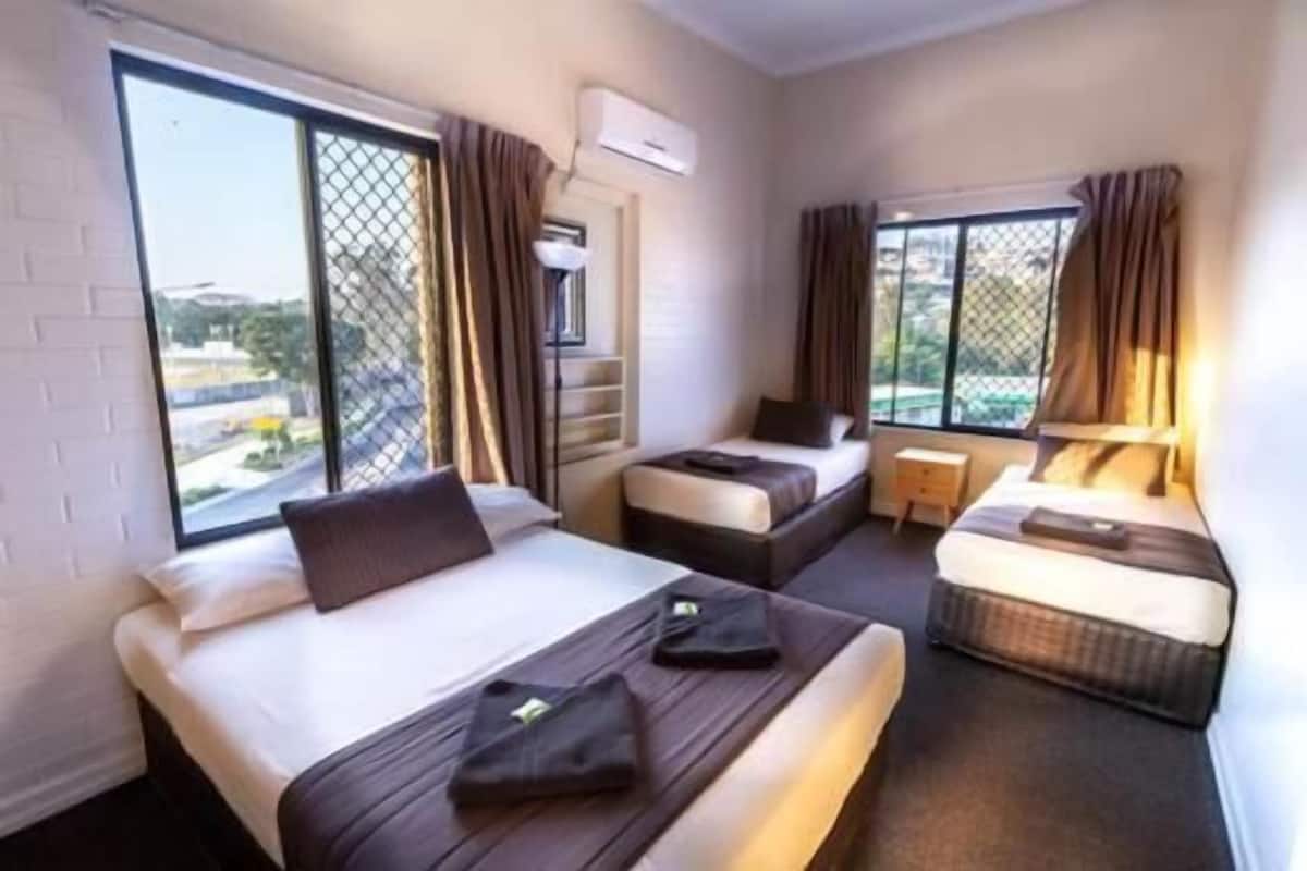 Family Room (Shared Bathroom) | WiFi (free), bed sheets