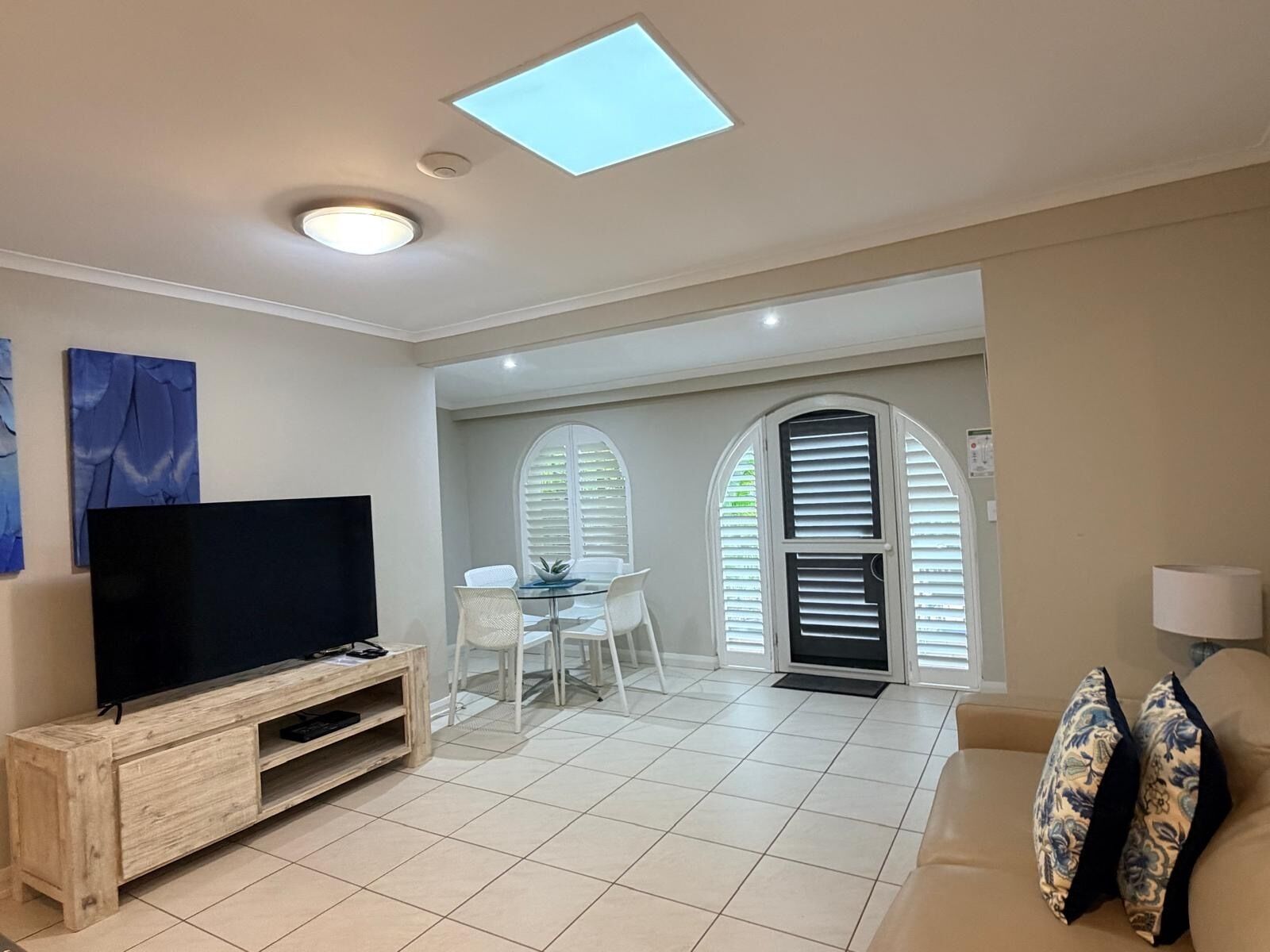 行政公寓, 1 間臥室, 非吸煙房, 廚房 (Sleeps 4 Apt) | 起居區 | 電視、 DVD 播放機、乒乓球