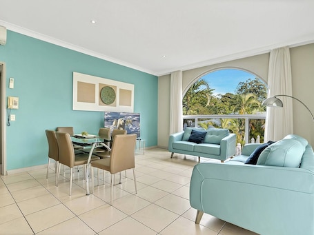 Family Apartment, 2 Bedrooms, Non Smoking, Kitchen | Living area. Korora Bay Village Resort