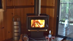 Panoramic Cabin, 1 Bedroom, Non Smoking, Kitchenette (Cottage - Kookaburra) | Living area | Flat-screen TV, fireplace - Tuckeroo Cottages & Gardens (Rathdowney)