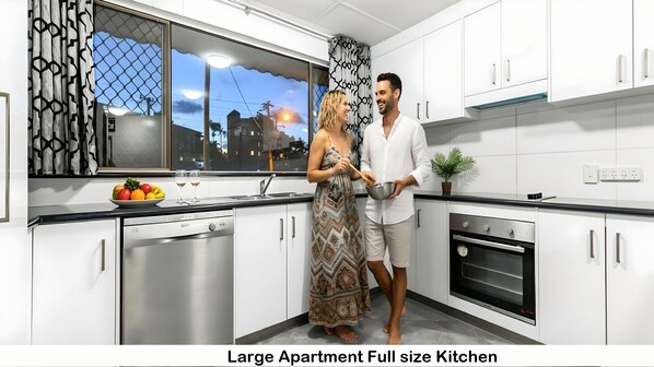 Full-sized fridge, microwave, coffee/tea maker, electric kettle