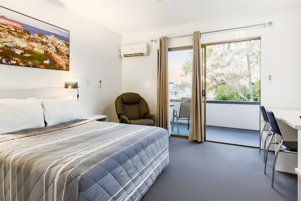 Superior Room, 1 Queen Bed | Interior detail