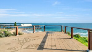 A wooden deck with a view of the ocean and beach. - Surf Beach Motel Port (Port Macquarie)