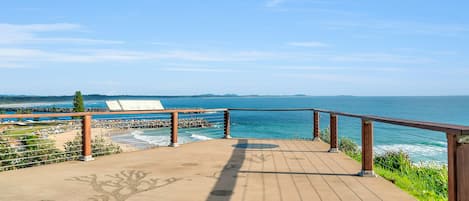 Una spiaggia nelle vicinanze