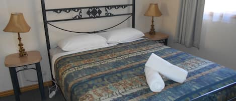 1 Schlafzimmer, hochwertige Bettwaren, individuell dekoriert