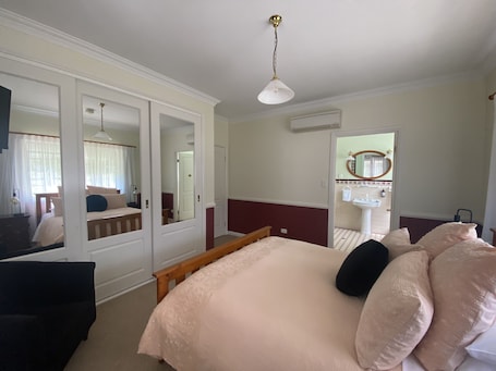 Executive Queen Suite | Premium bedding, individually decorated, individually furnished. Logger's Rest