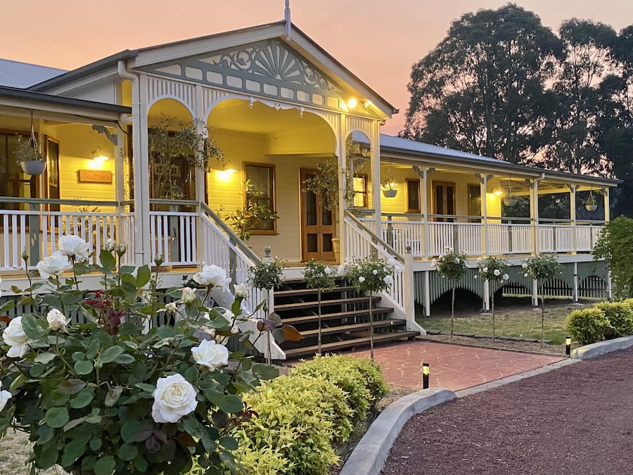 Vista frontal de la propiedad