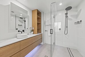 Separate bathtub and shower, jetted bath, towels