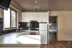 Waterview Cabin  | Private kitchen | Fridge, microwave
