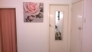 Habitación familiar, para no fumadores, cocineta (1 Bedroom Family Unit - B) | Interior