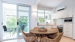 Leilighet – comfort, 2 soverom, parkutsikt | Oppholdsområde