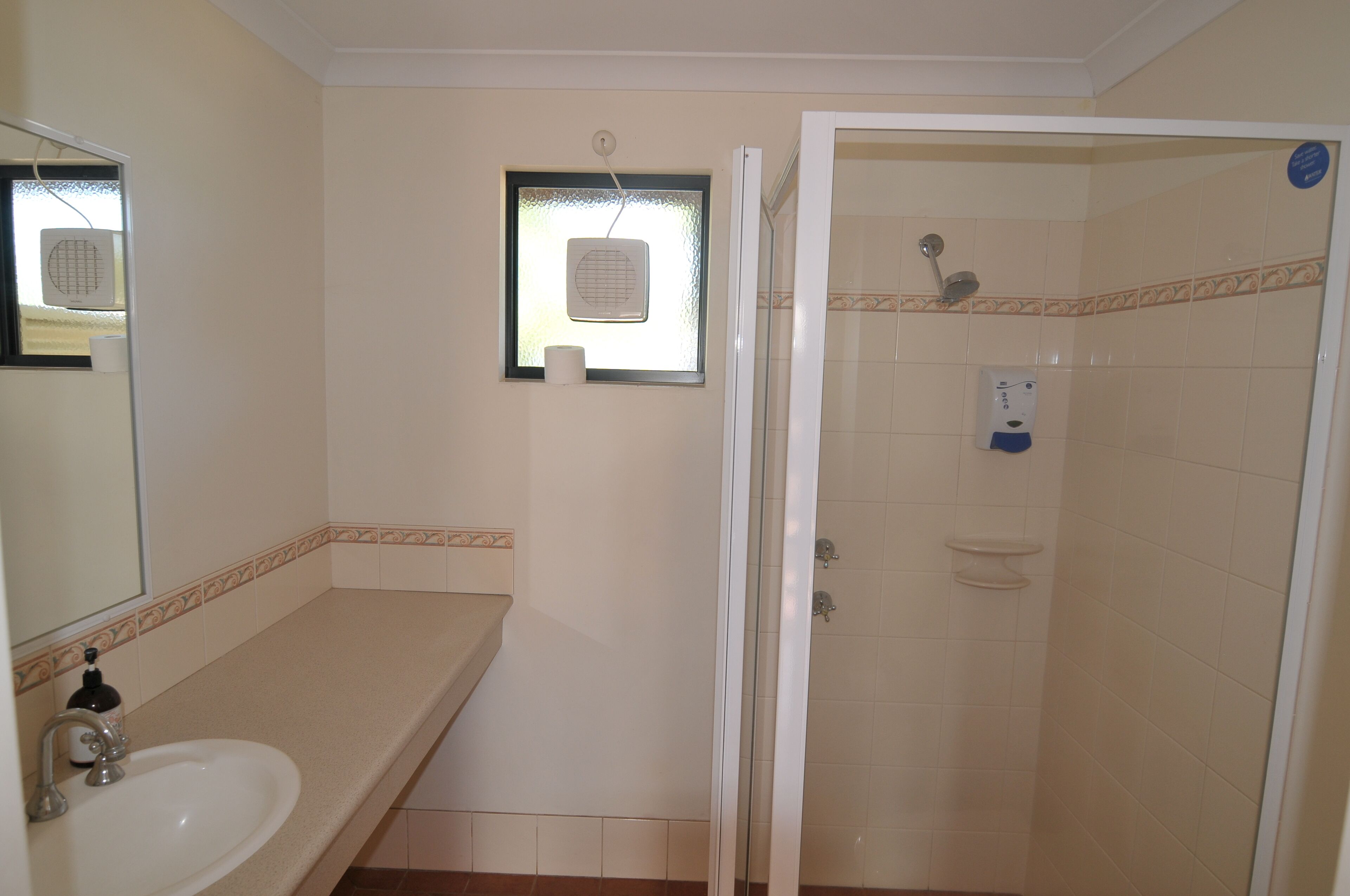Standard Double Room | Bathroom shower