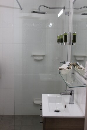 Dusche im Bad