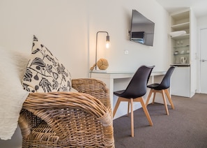 Minibar, in-room safe, laptop workspace, blackout curtains