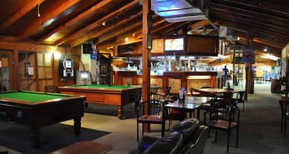 Lightning Ridge Outback Resort & Caravan Park