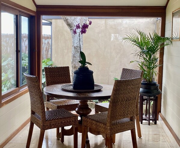 Dining room - Four Winds Villas (Newrybar)