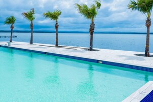 Útilaug, sólstólar