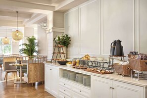 Daily cooked-to-order breakfast for a fee