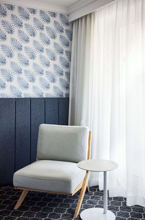 客房, 1 張特大雙人床 (Urban) | 客房內保險箱、布置獨特、書桌、筆電工作空間