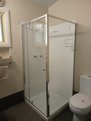 Deluxe-Zimmer, Nichtraucher, Küche (Deluxe 2 Bdrm Cabin) | Badezimmer | Handtücher