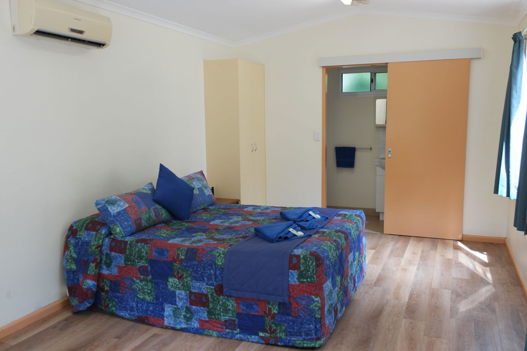 In-room safe, soundproofing, free WiFi, bed sheets