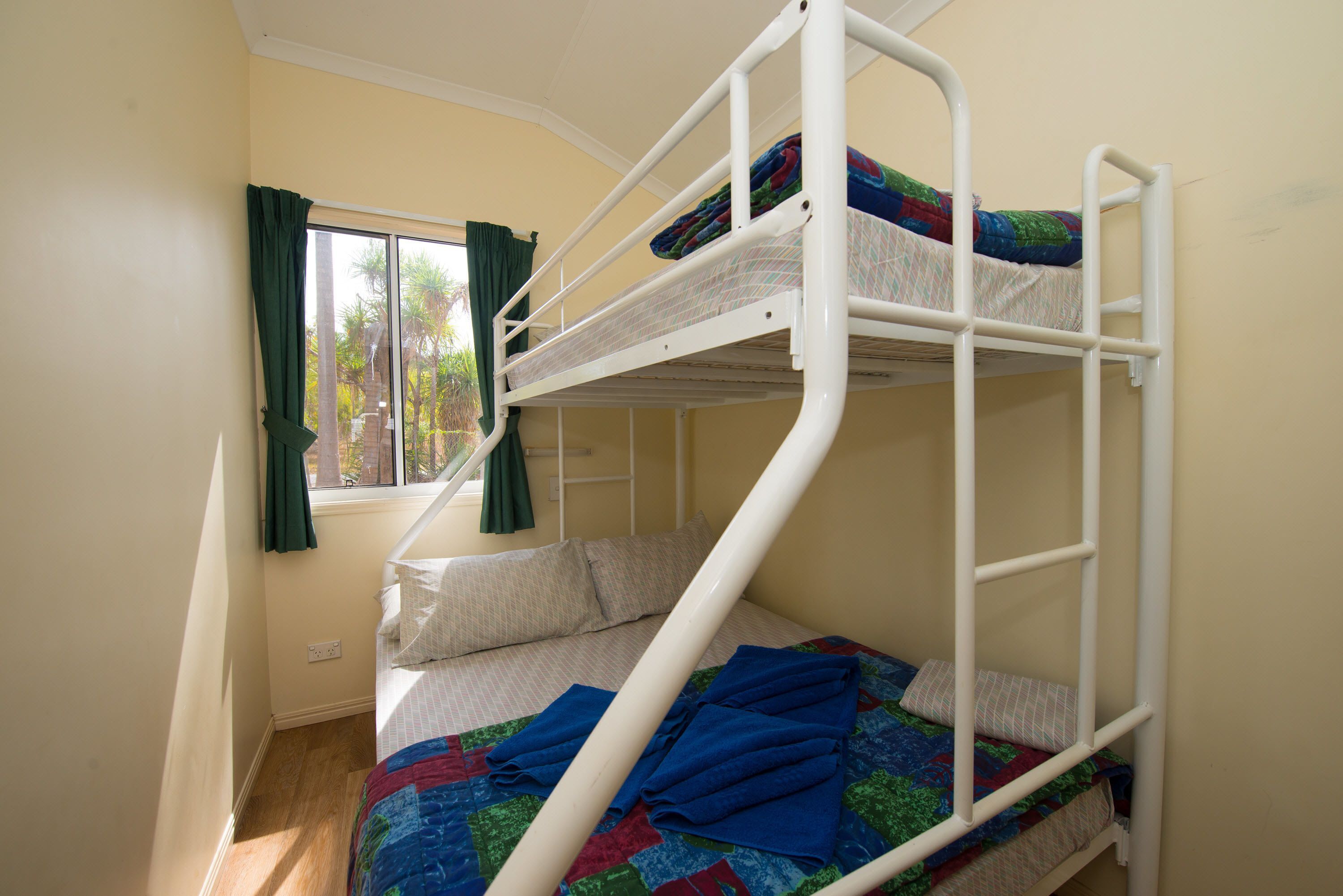In-room safe, soundproofing, free WiFi, bed sheets