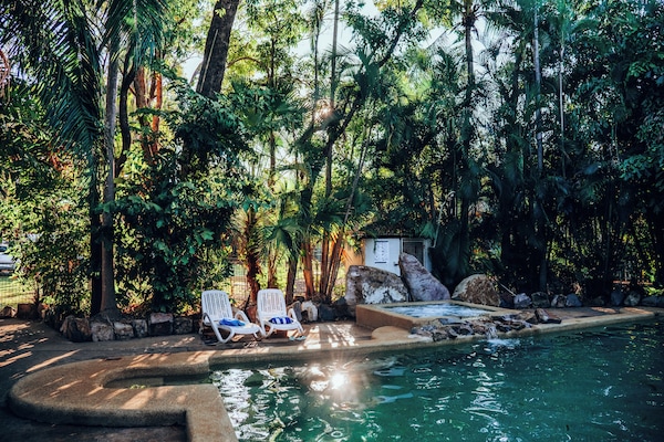 2 outdoor pools, pool loungers