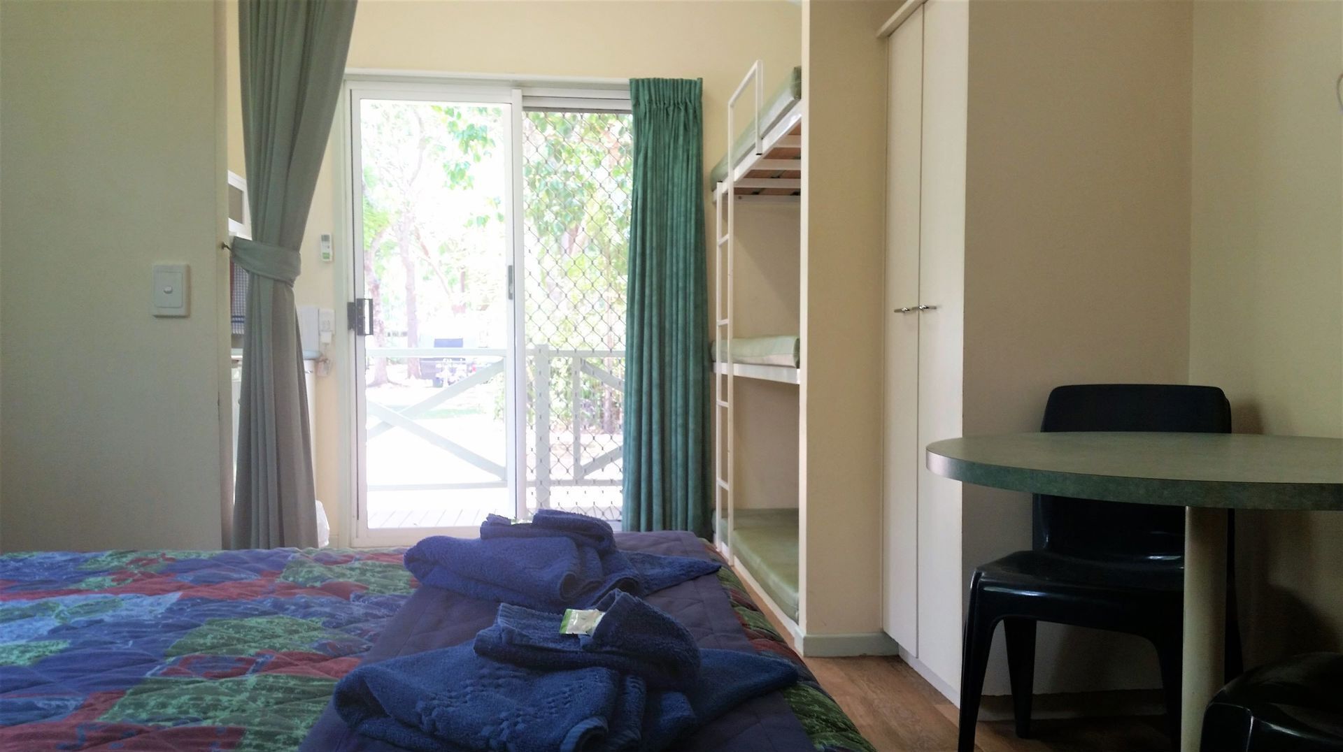 In-room safe, soundproofing, free WiFi, bed sheets