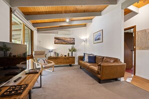 Standard Apartment, 1 Bedroom, Non Smoking, Kitchen (Spa Suite) | Living area