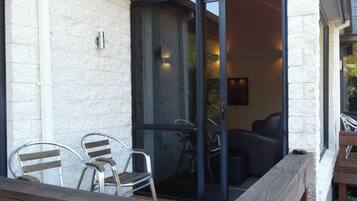 Daily continental breakfast (NZD 20 per person)