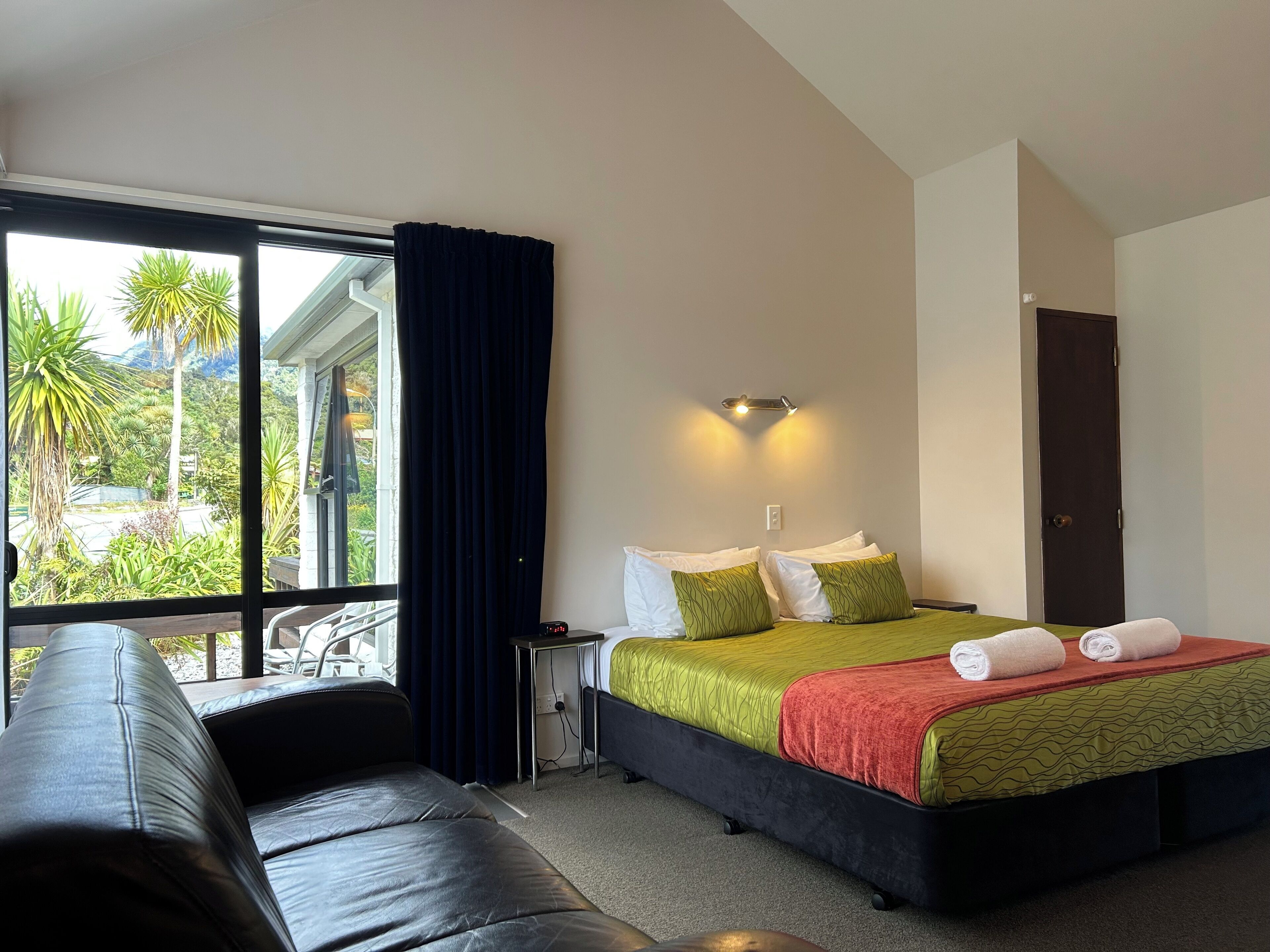 Spa Studio | Living area | 43-inch LED TV with satellite channels, TV