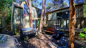 Garden view - Crayfish Creek Van & Cabin Park (Crayfish Creek)