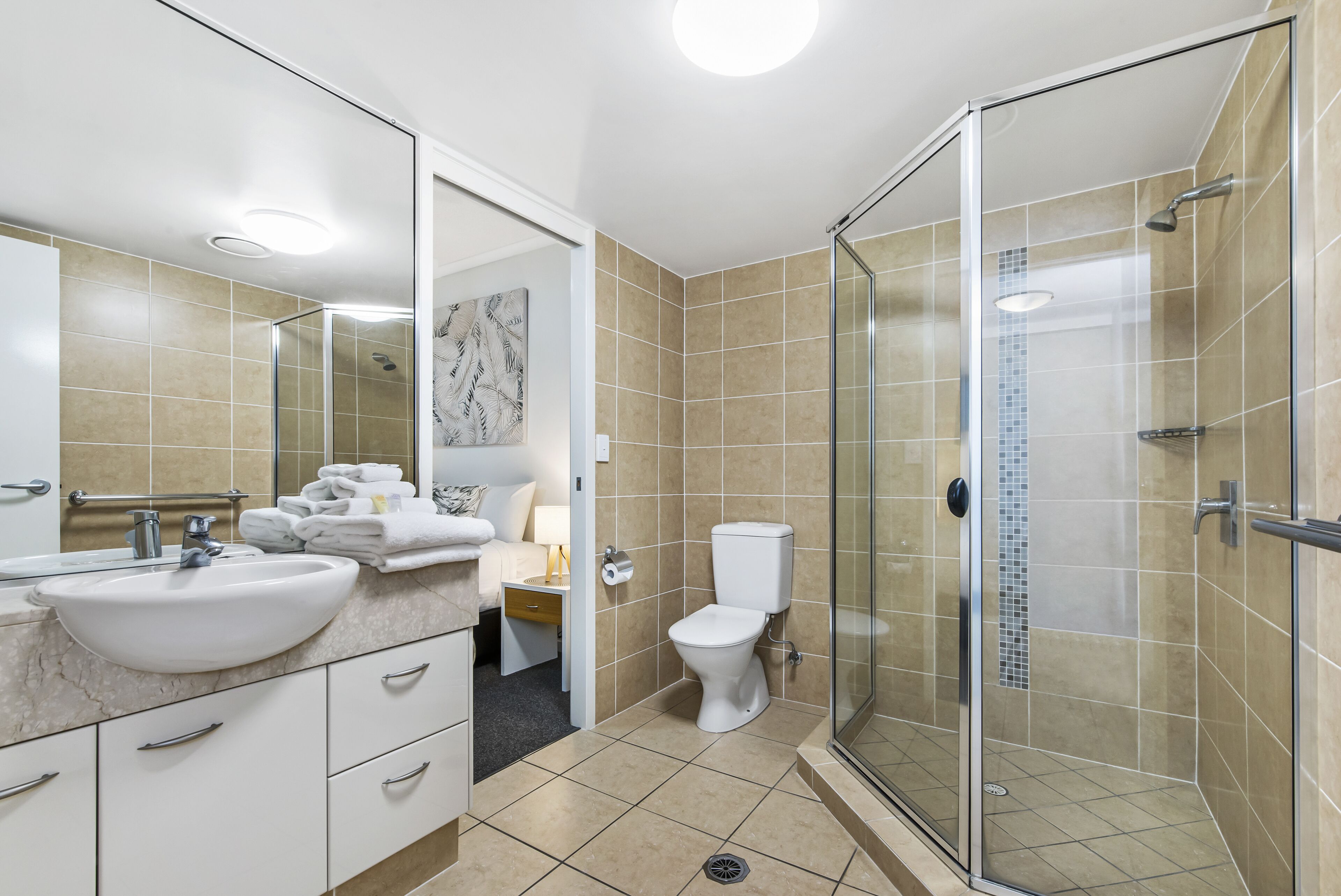 1 bedroom - level 1 | 2 bedrooms, individually decorated, individually furnished