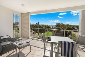 Kamar Single Superior, 1 Tempat Tidur Queen, pemandangan sungai (Level 2) | Didekorasi berbeda-beda dan dilengkapi dengan perabotan berbeda-beda