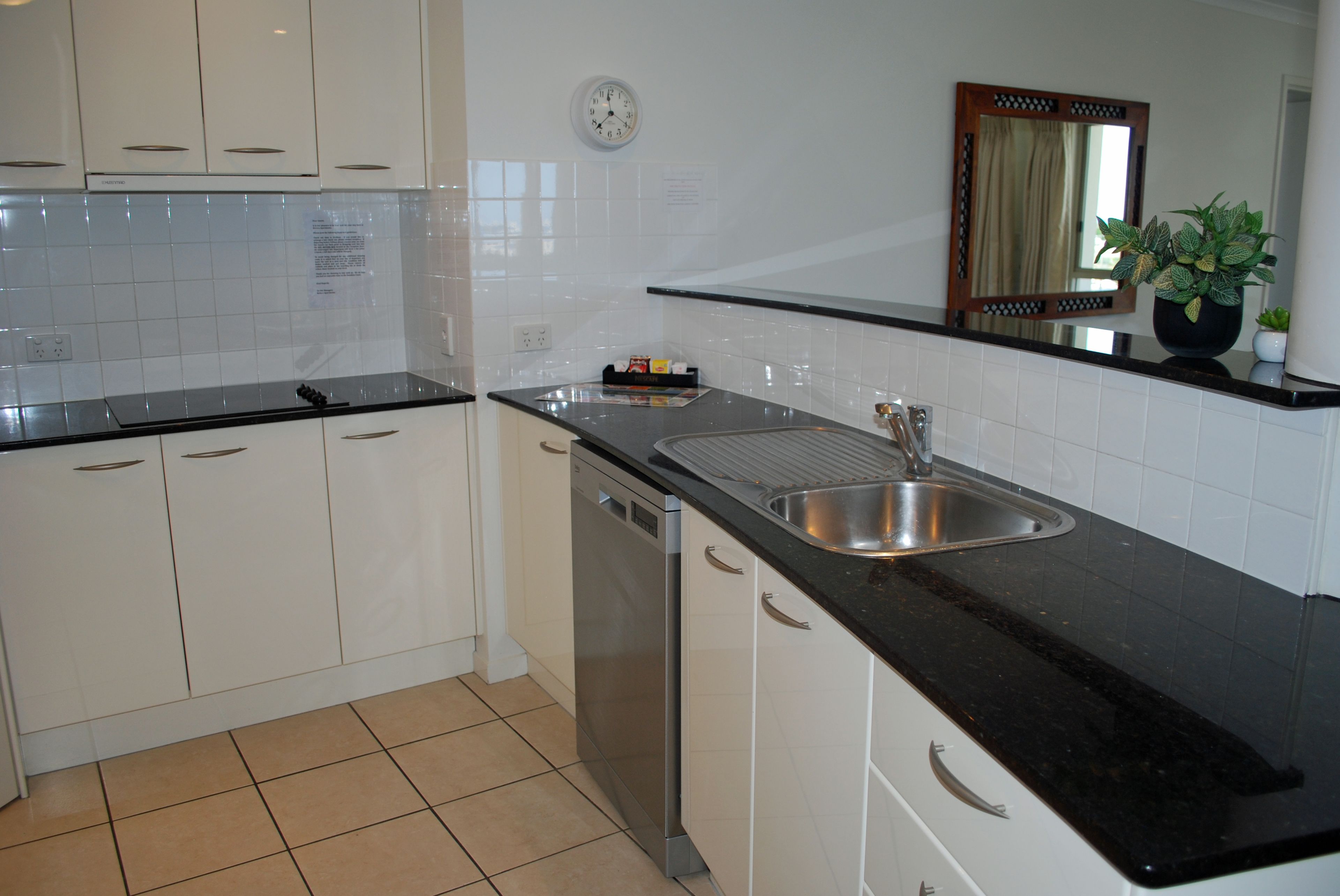 apartment, 3 bedrooms, ocean view | private kitchen | fridge, microwave, oven, stovetop