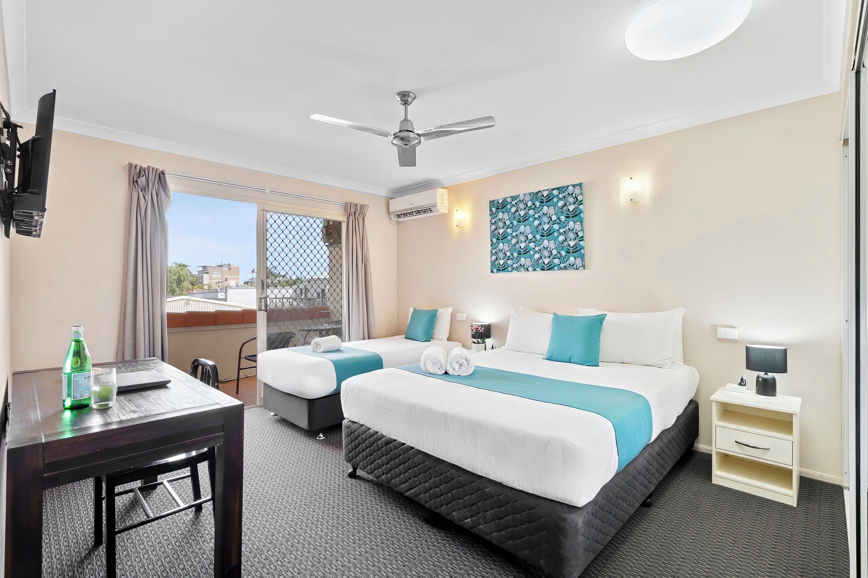 Decoración personalizada, muebles diferentes y escritorio 